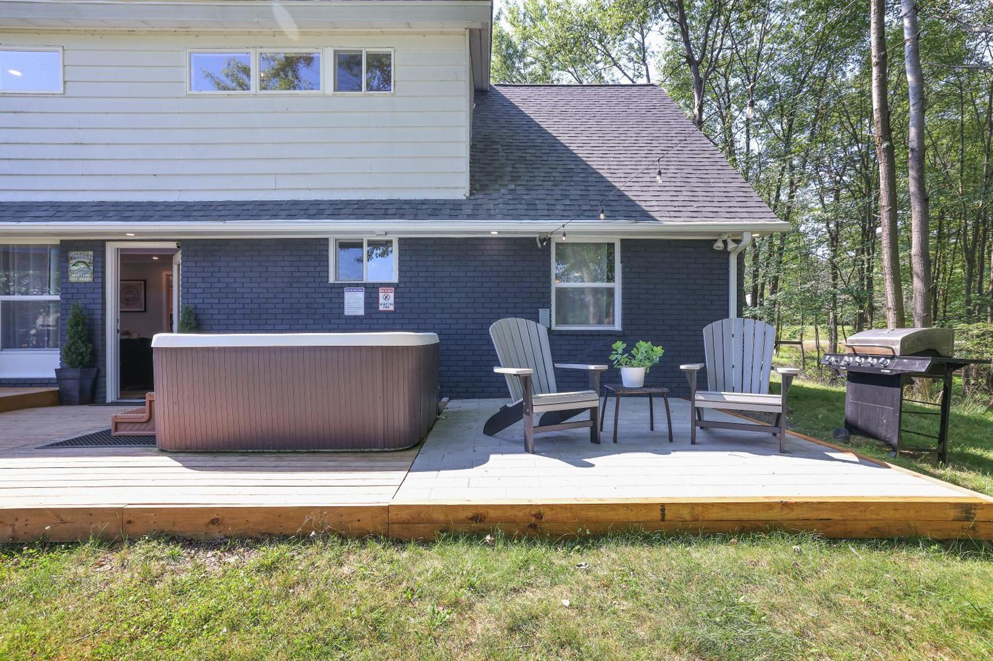 Poconos Brand New Lakefront Oasis 1 Acre, Hottub Gameroom Firepits Talk About Privacy Albrightsville Exterior photo