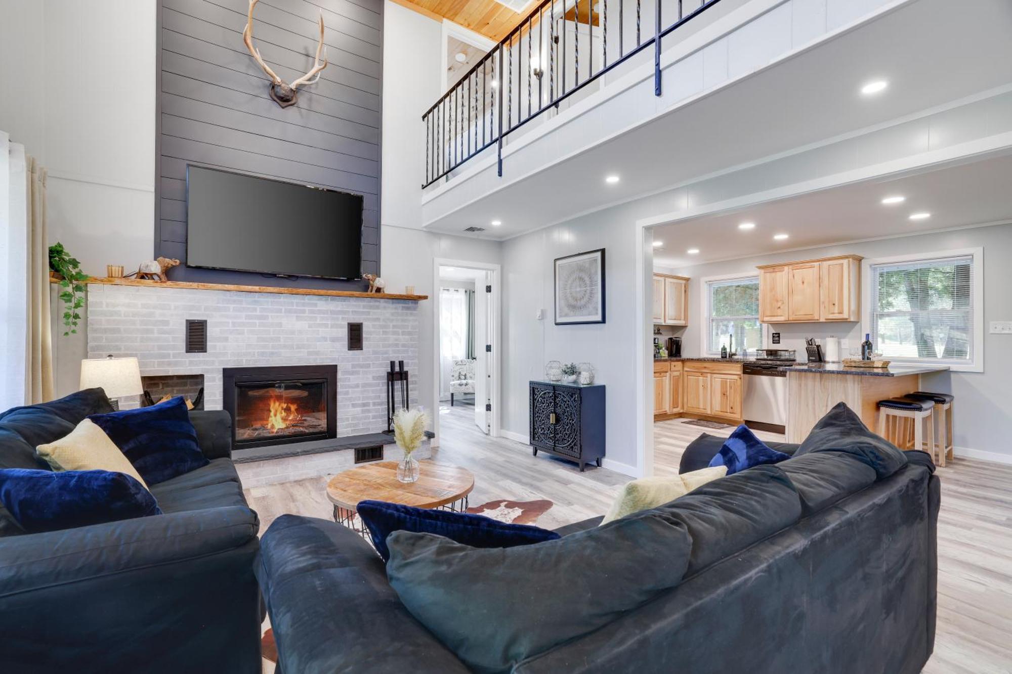 Poconos Brand New Lakefront Oasis 1 Acre, Hottub Gameroom Firepits Talk About Privacy Albrightsville Exterior photo