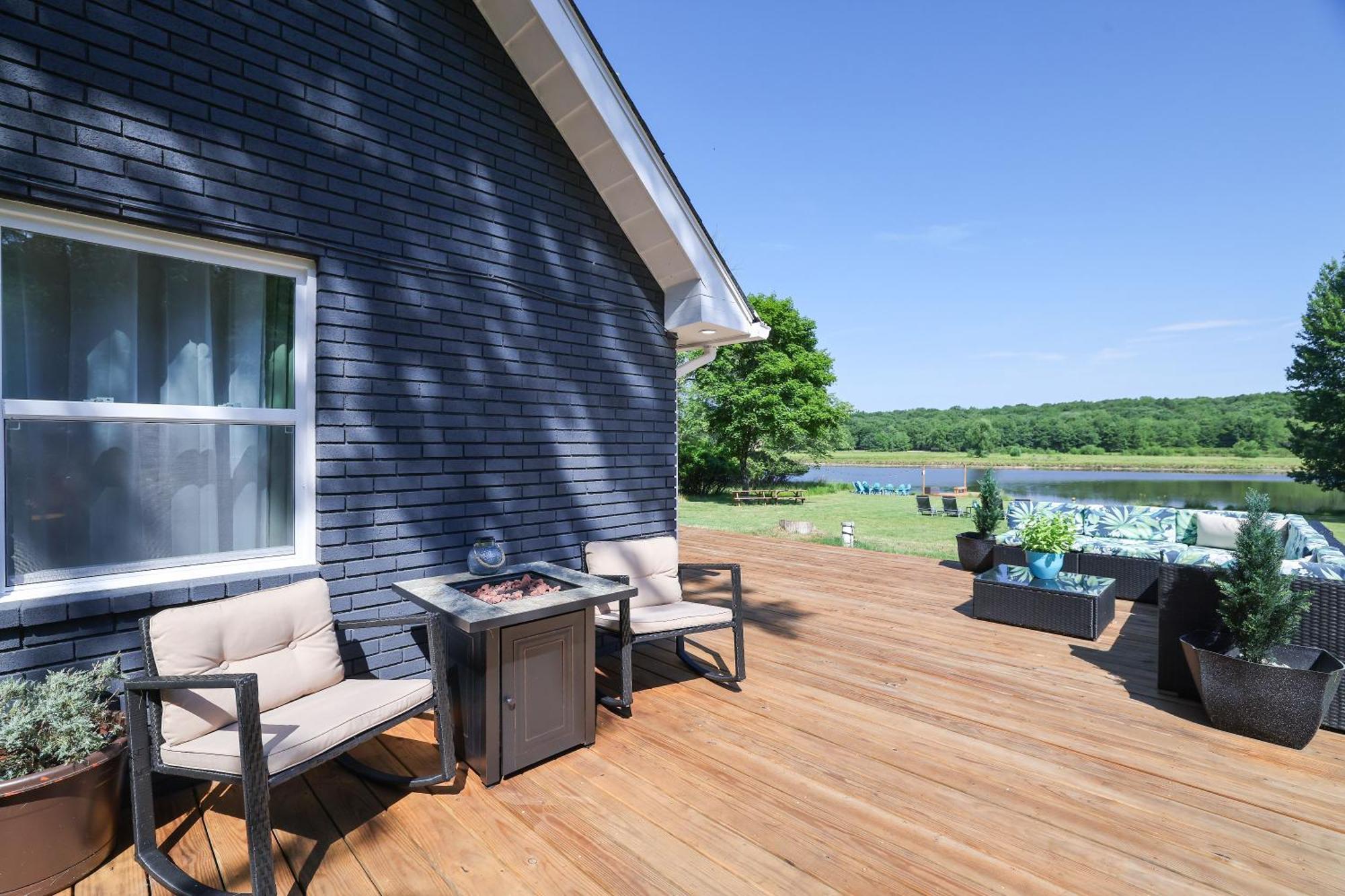 Poconos Brand New Lakefront Oasis 1 Acre, Hottub Gameroom Firepits Talk About Privacy Albrightsville Exterior photo